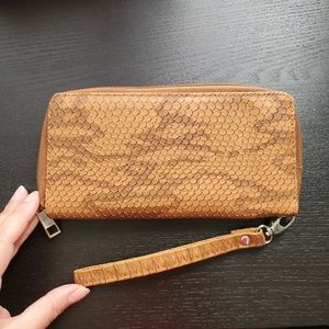 Ⓜ️NWOT Wristlet Wallet